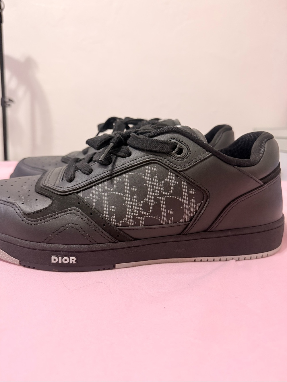 Dior Men’s Black Logo-Panel Low-Top Sneakers